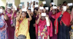 ভূঞাপুরে ত্রাণ না পেয়ে বন্যার্তদের মিছিল