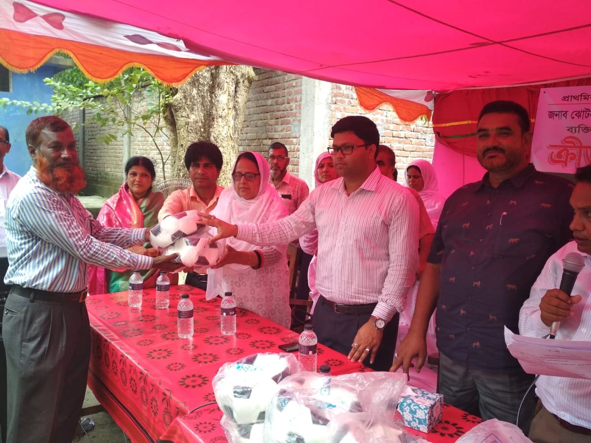 ভূঞাপুরে ইউএনও’র শিক্ষার্থীদের মাঝে ক্রীড়া সামগ্রী বিতরণ