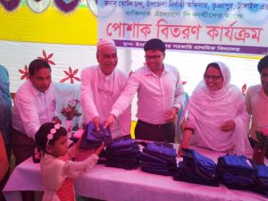 ভূঞাপুরে প্রাথমিক বিদ্যালয়ের শিক্ষার্থীদের মাঝে স্কুল ড্রেস বিতরণ